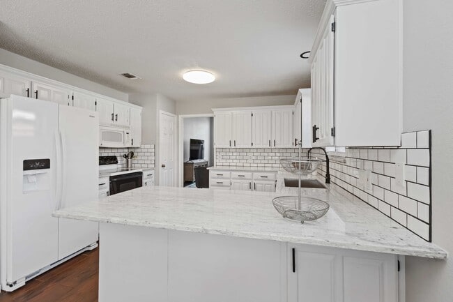 Building Photo - 425 Kelley Ct