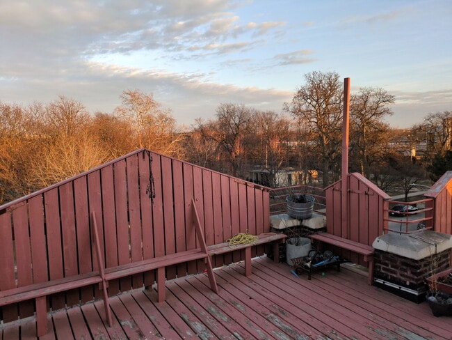 Building Photo - 420 N Pine Ave