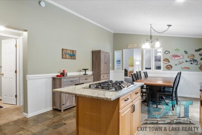 Building Photo - Lakefront Rental in Long Branch Shores