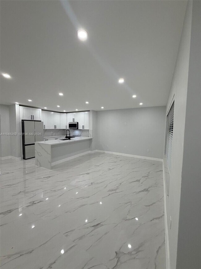 Building Photo - 1085 NW 191st St