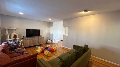 Building Photo - 3 Bedroom 1.5 bath House