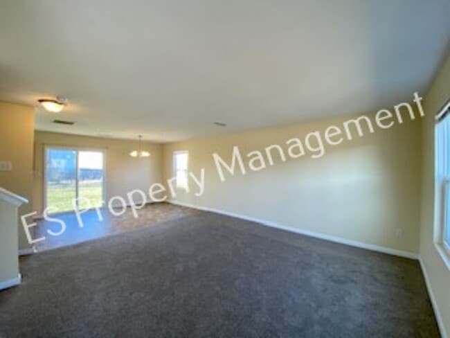 Building Photo - Beautiful 4 Bedroom 2.5 Bath 2 story home in Wildwood Farms on Indy's Southeast side!
