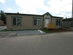 Building Photo - 3bd/2 bath mobile home available 10/10