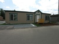 Building Photo - 3bd/2 bath mobile home available 10/10