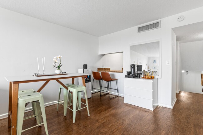 Building Photo - 755 Dotterel Rd