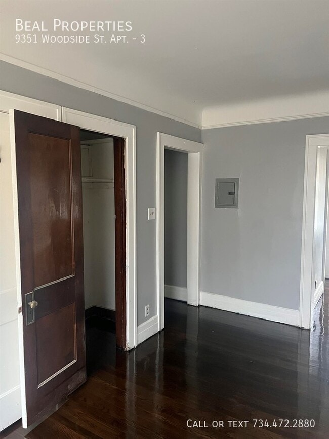 Building Photo - 9351 Woodside St