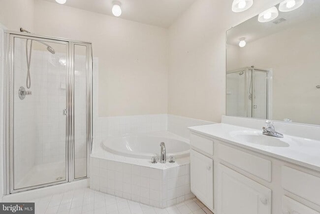 Building Photo - 11465 Log Ridge Dr