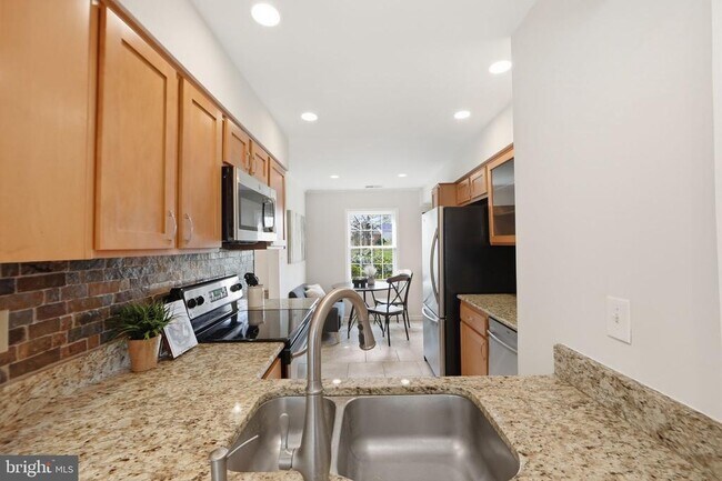 Building Photo - 8230 Carrleigh Pkwy
