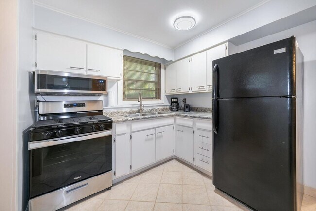 Building Photo - 234 N Hamilton St