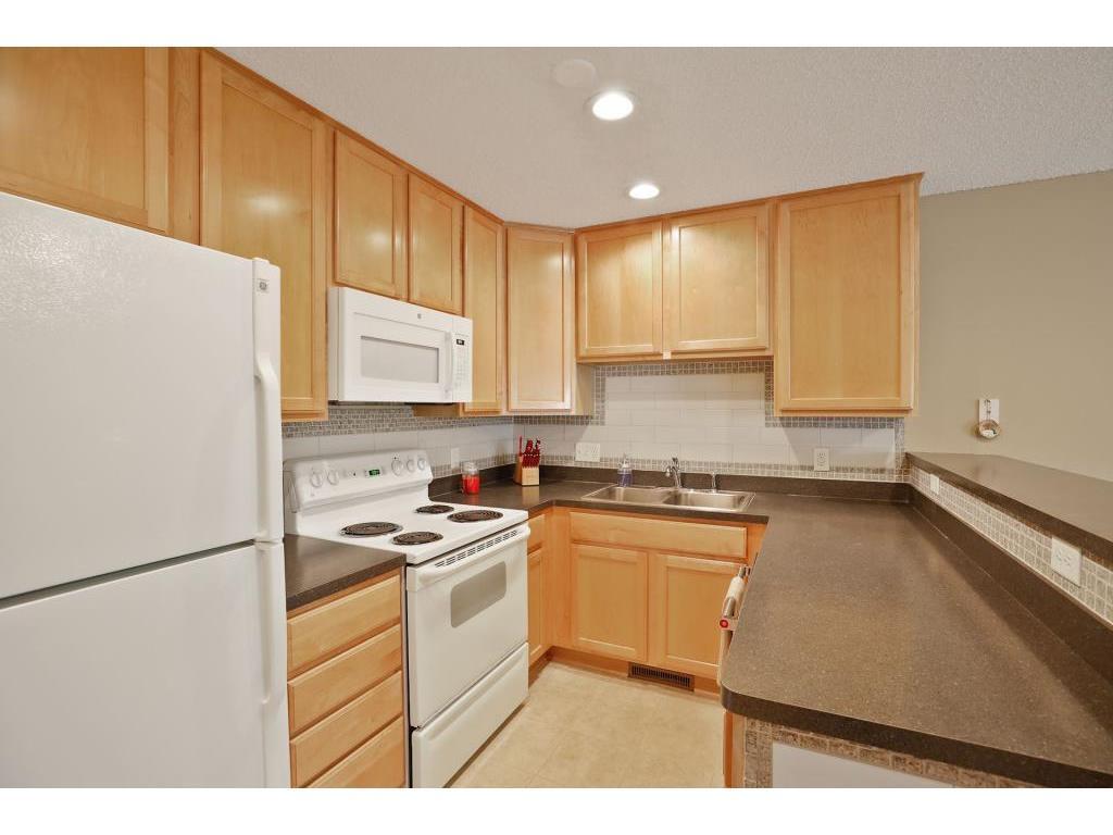 Kitchen. - 4800 Underwood Ln N