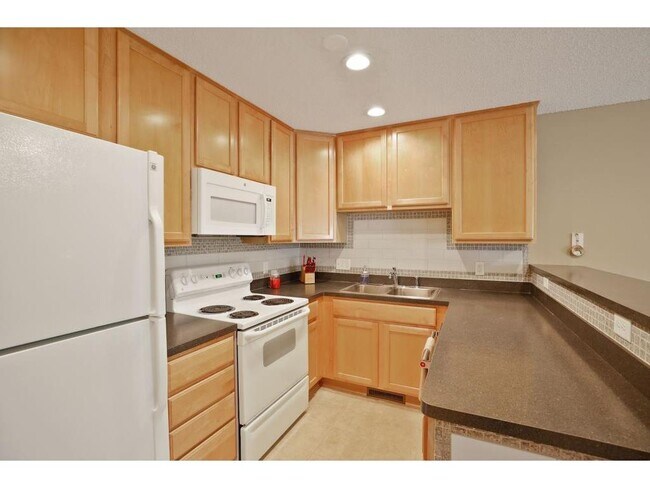 Kitchen. - 4800 Underwood Ln N