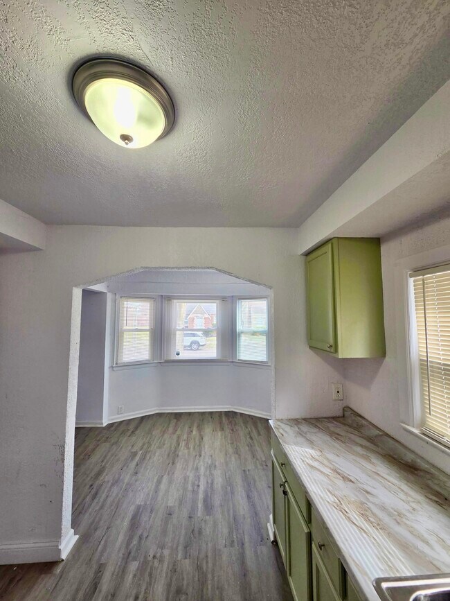 Building Photo - 9589 Mansfield St