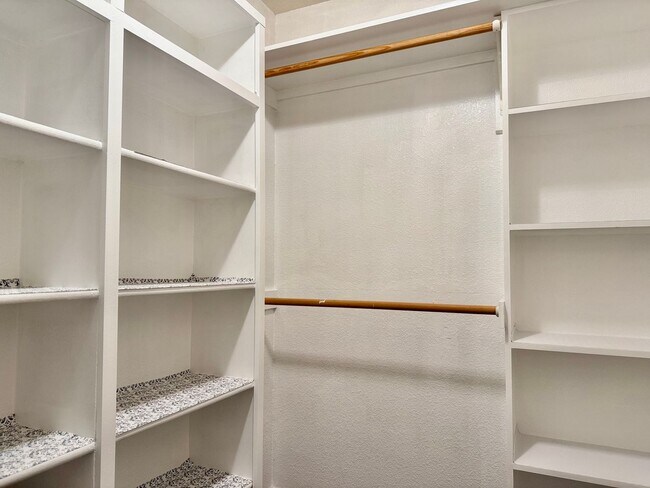 Building Photo - For Rent