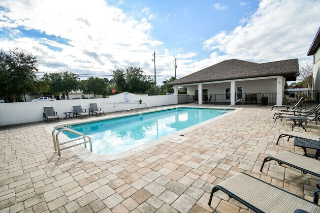 Building Photo - NEW 3B/2.5B Destin Oaks TOWNHOME available...