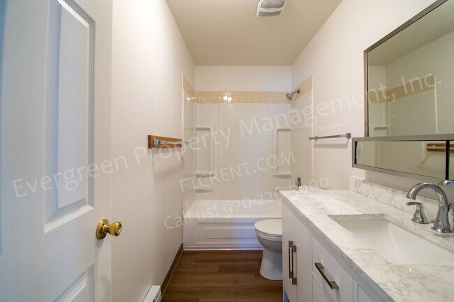 Building Photo - 3950 Manhattan Ave