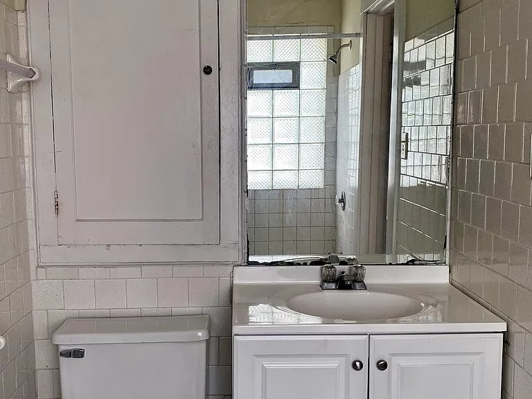 Building Photo - 3070 N Oakland Ave