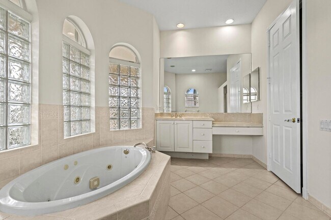 Building Photo - 6597 Marbletree Ln