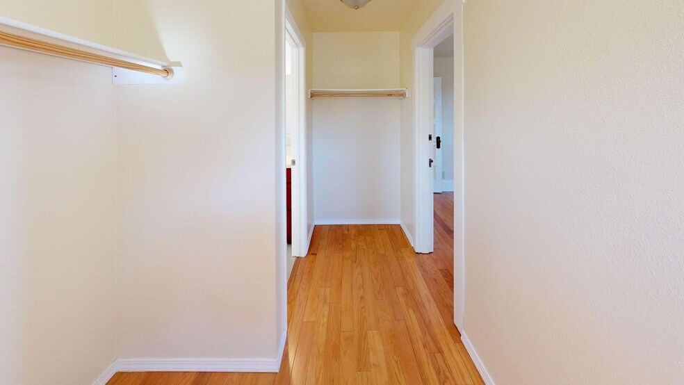 Building Photo - 2807 18th Ave S