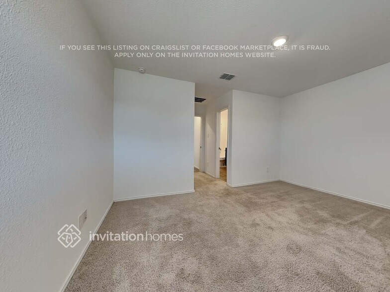 Building Photo - 3200 Crestone Dr