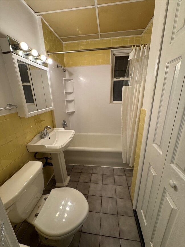 Building Photo - 40-13 201st St