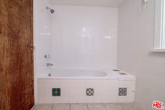 Building Photo - 731 San Vicente Blvd