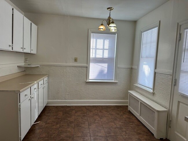 Building Photo - Welcome to our cozy 1st floor 2-bedroom, 1...