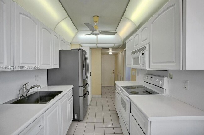 Building Photo - 4280 Galt Ocean Dr