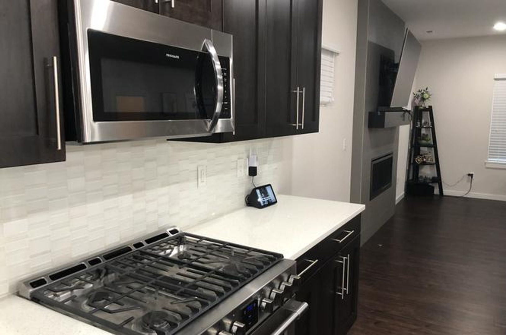 Building Photo - Beautiful Modern Bothell Home with Stunning Views