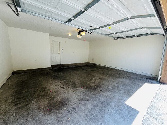 Building Photo - 18250 N Cave Creek Rd