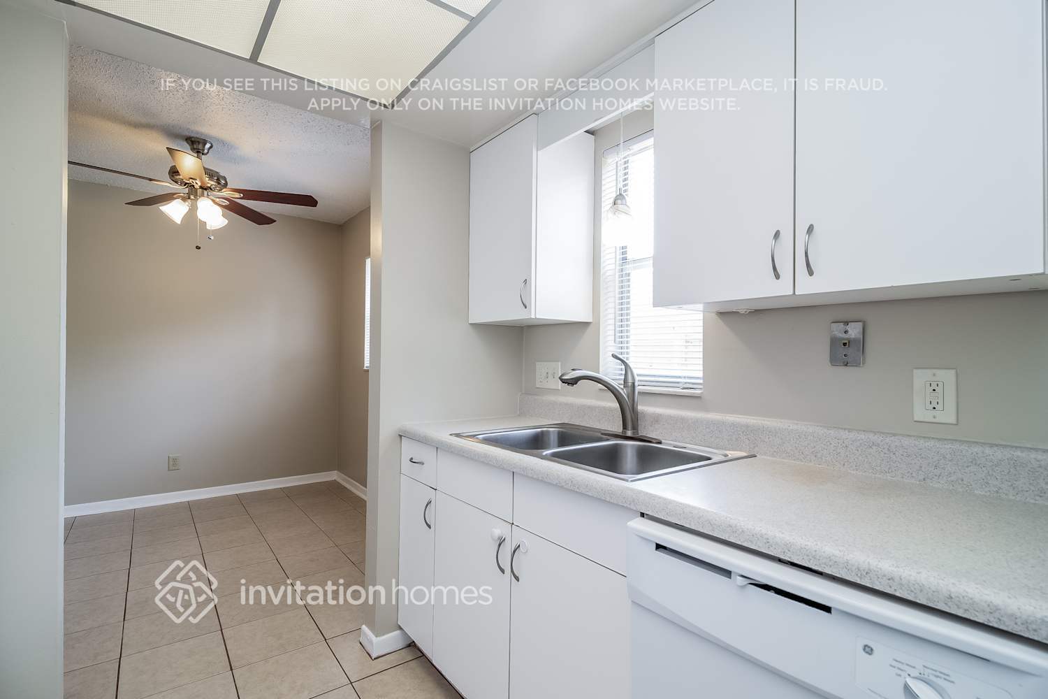 Building Photo - 409 S Hawthorn Cir