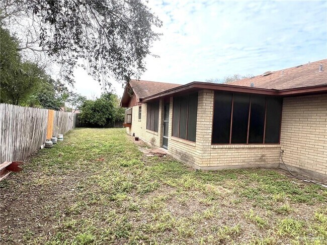 Building Photo - 19 Larkspur Ave