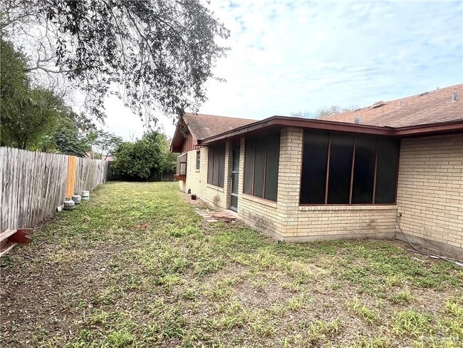 Building Photo - 9 Larkspur Ave