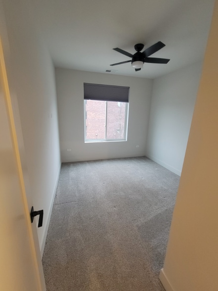 Building Photo - 302 W Liberty Dr