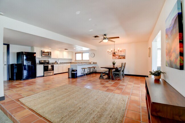 Building Photo - Paradise Palms – No neighbors behind you –...