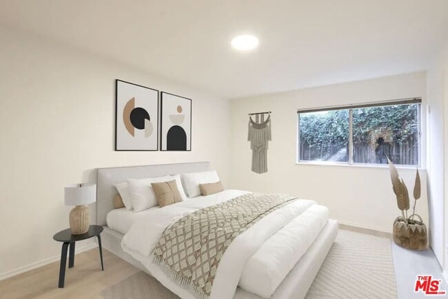 Building Photo - 12958 Valleyheart Dr