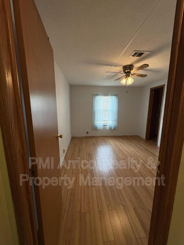 Building Photo - 616 Klickety Klak Ln