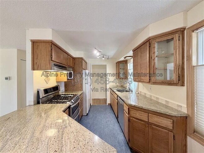 Building Photo - 4670 SW 160th Ave