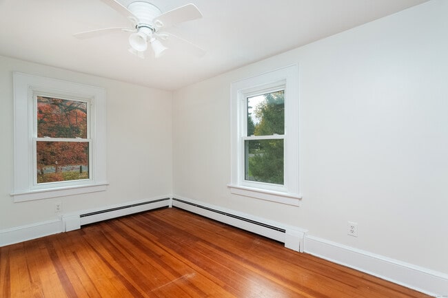 Building Photo - 31 Hillandale Rd