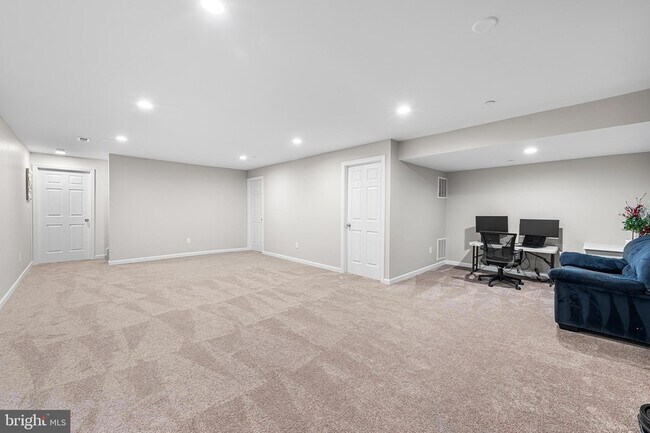 Building Photo - 342 Ridgewood Dr