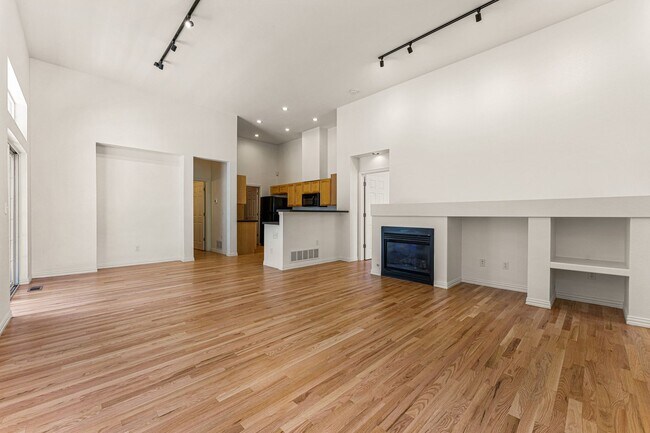 Building Photo - Gorgeous Townhome With 2-Car Garage and Ce...