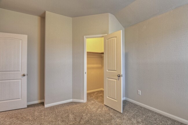 Building Photo - 9517 Yellow Rose Dr