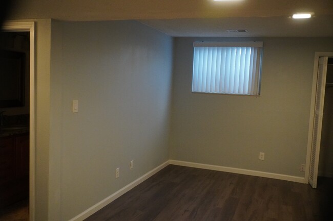 Building Photo - 5113 S Emporia Way