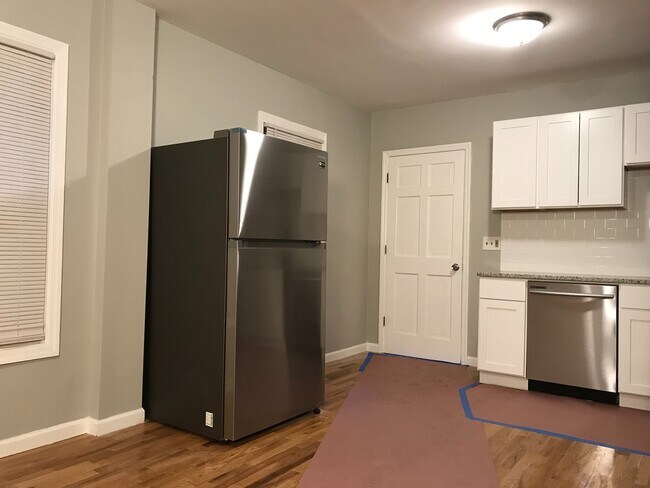 Building Photo - 452 Poplar St