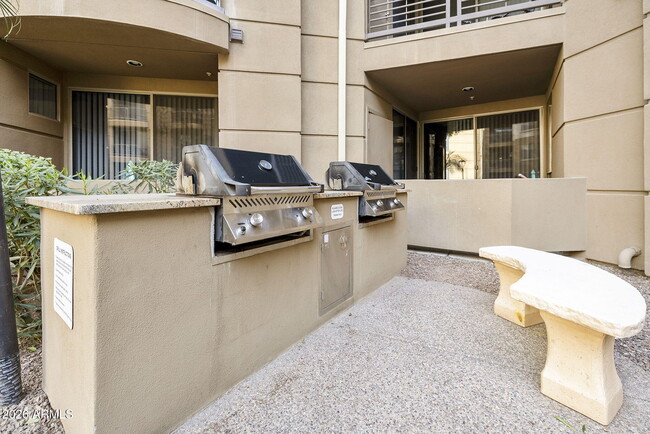 Building Photo - 1701 E Colter St