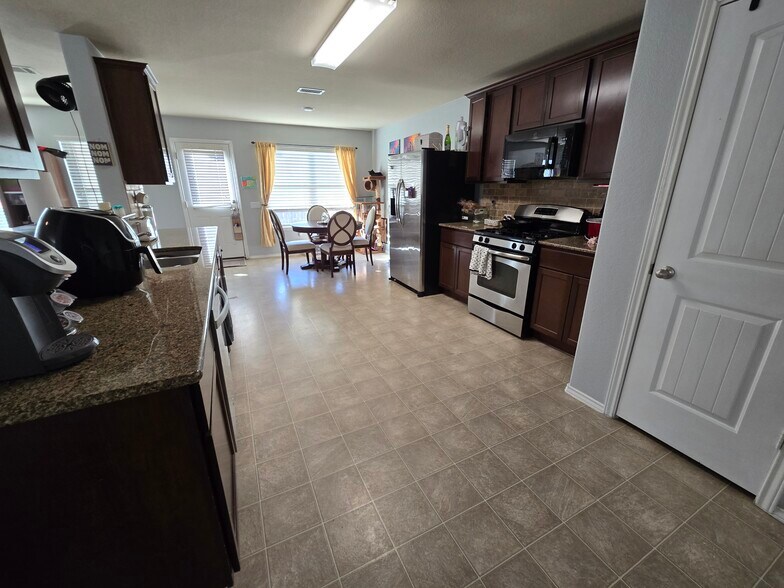 Building Photo - 10116 Deer Chase Trl