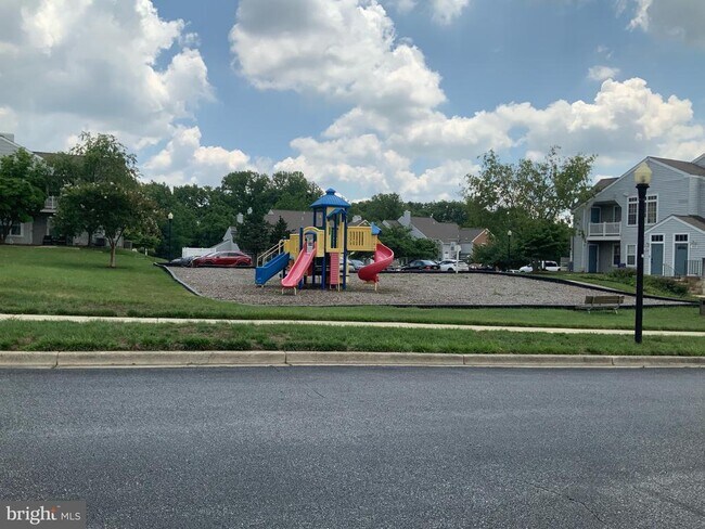 Building Photo - 8750 Cumbria Ct