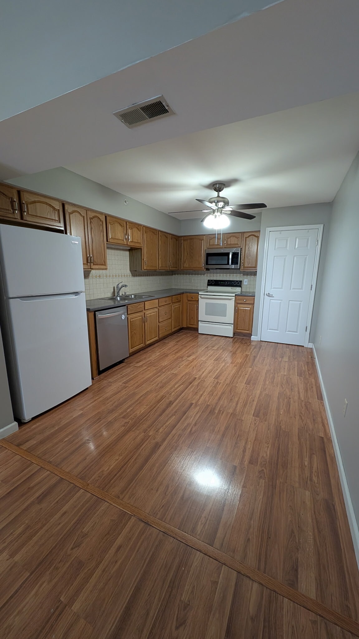 Building Photo - 1408 Summertree Springs Ave