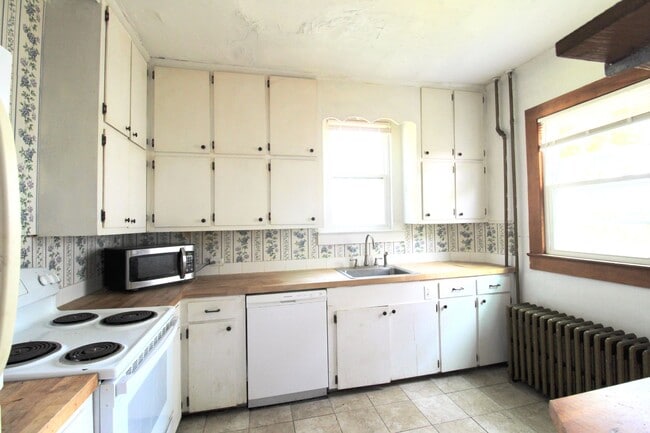 Building Photo - 609 Collicello St