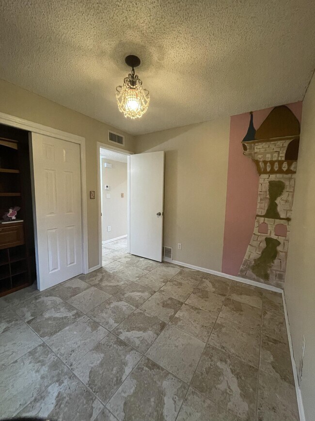 Building Photo - 5432 Thornridge Cir