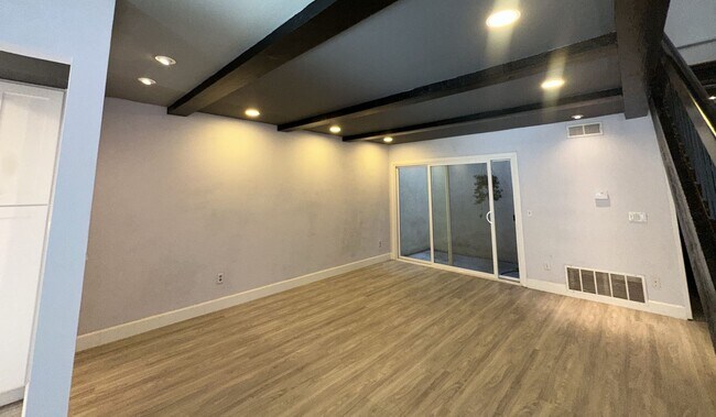 Primary Photo - Townhouse - 2 Story, 3 Bedroom in the Beau...